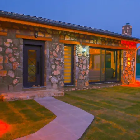 Сasa de vacaciones Luxury Stone House With Indoor - Outdoor Pools, Turkish Bath And Sauna In Fethiye *