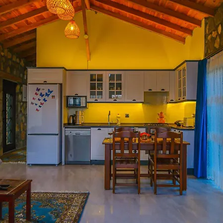 Сasa de vacaciones Luxury Stone House With Indoor - Outdoor Pools, Turkish Bath And Sauna In Fethiye Incirkoy