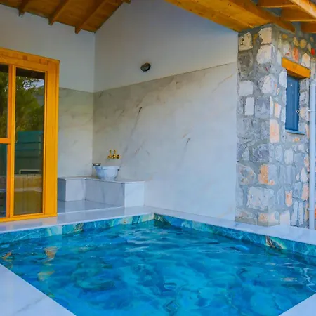 Сasa de vacaciones Luxury Stone House With Indoor - Outdoor Pools, Turkish Bath And Sauna In Fethiye Incirkoy