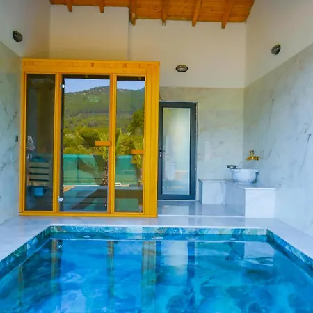 Сasa de vacaciones Luxury Stone House With Indoor - Outdoor Pools, Turkish Bath And Sauna In Fethiye *